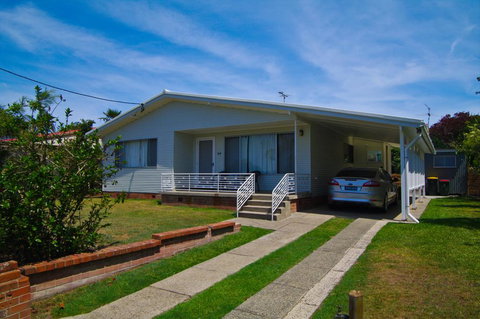 Billy's On Main, 44 Main Street - Accommodation NT 0