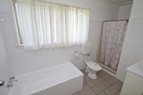 Billy's On Main, 44 Main Street - Accommodation NT 1