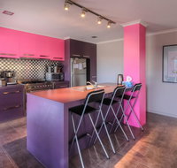 Birdland - Bold unique and modern - Accommodation NT