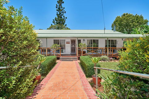 Birds 'n' Bloom Cottages - Accommodation NT 3