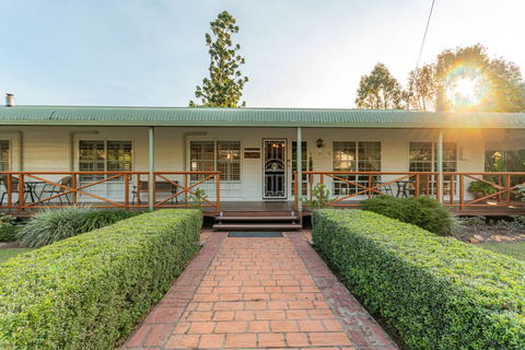 Birds 'n' Bloom Cottages - Accommodation NT 0