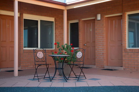 Bishop's Lodge Motor Inn - NT Tourism 1
