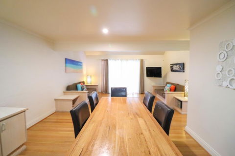 Blackbutt Family Loft Townhouse - Accommodation NT 2