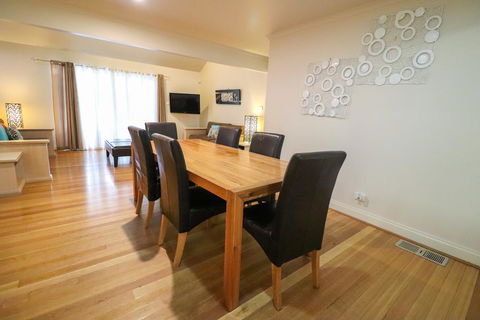 Blackbutt Family Loft Townhouse - Accommodation NT 3