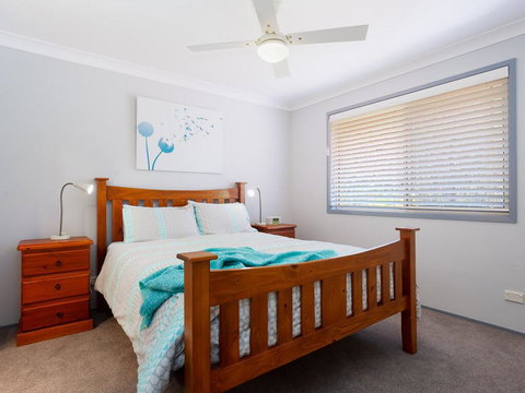 Blue Bay, 83a Rocky Point Road - Foxtel & Air Conditioning Downstairs - Accommodation NT 3