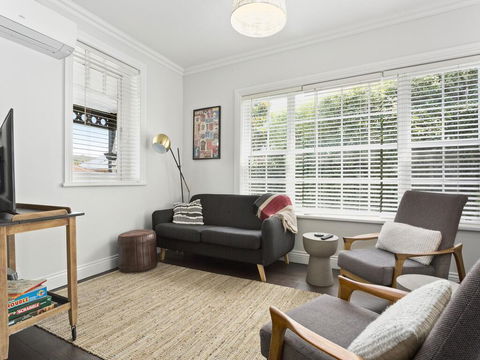 Bluestone Cottage Launceston-hosted By: LAbode - NT Tourism 3