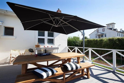 THE WHITE HOUSE Luxury Villa Embedded In History - Accommodation NT 2