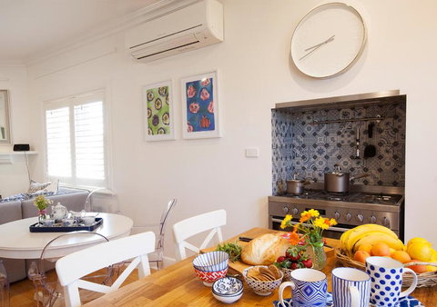 THE WHITE HOUSE Luxury Villa Embedded In History - Accommodation NT 3