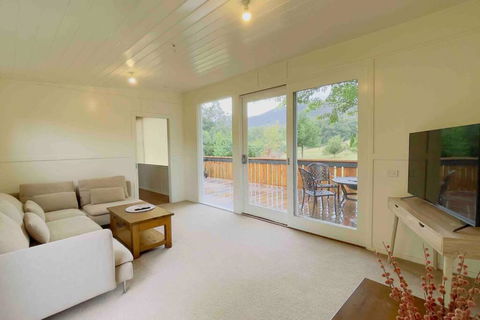 Tiny House At Gilderoy Valley Views - NT Tourism 3