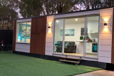 Tiny House In Belconnen 1BR Self Contained Wine - Accommodation NT 0