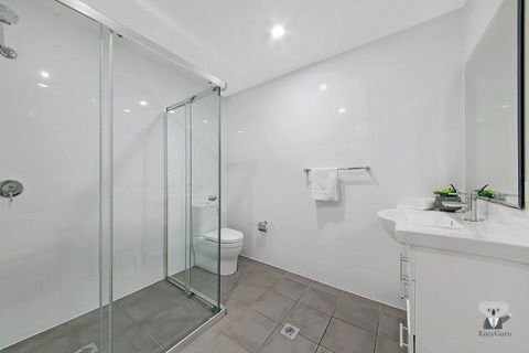 WARRICK FRAM 3 BEDS APT FREE PARKING WALK TO WESTFIELD CLOSE TO HOSPITAL NWF003 - Accommodation NT 3