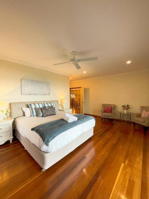 Waterfront Entire Luxury House With Bay View And Pool - Accommodation NT 2