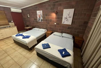 Darwin Boomerang Motel And Caravan Park with Accommodation NT