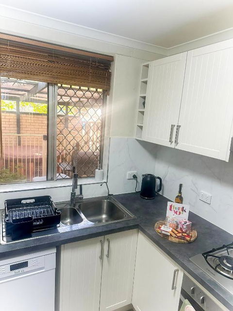 Queen Of The Desert Villa Secure & Gated 2 Bdrm Home - Accommodation NT 2