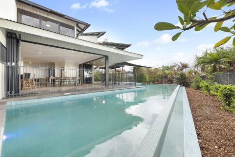 Reef Villa - A Sprawling Waterfront Oasis - NT Tourism 0