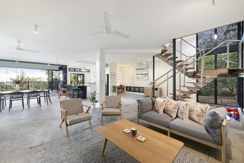 Reef Villa - A Sprawling Waterfront Oasis - NT Tourism 1
