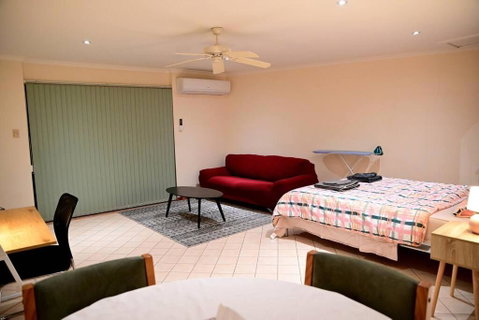 Spacious Studio In AliceSprings QueenBed+KSAirbed - Accommodation NT 1