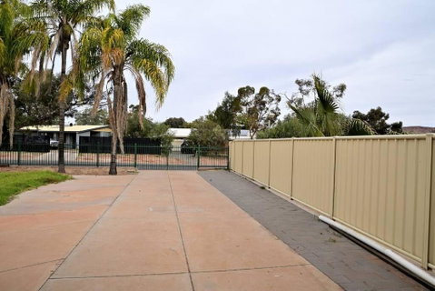 Spacious Studio In AliceSprings QueenBed+KSAirbed - Accommodation NT 3