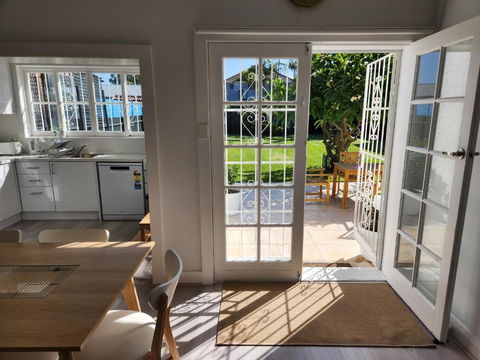 WOW - King Beds, Huge Yard, New Reno, Close To Beach, Private, Level No Stairs - NT Tourism 3