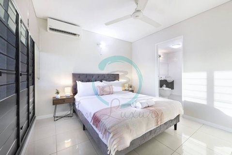 Zen On Stuart: 3-BR Penthouse Pad + Pool + BBQ - Accommodation NT 1
