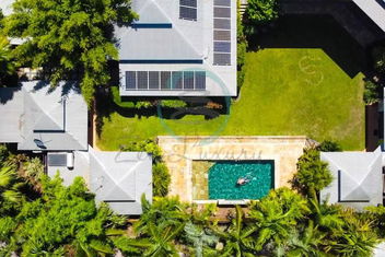 Zenhouse: 6-BR Balinese Tropical Oasis In Nightcliff Central with Accommodation NT