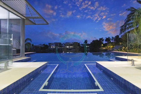 ZenLux: 4BR Bayview Mansion Infinity Pool + Cinema - NT Tourism 1