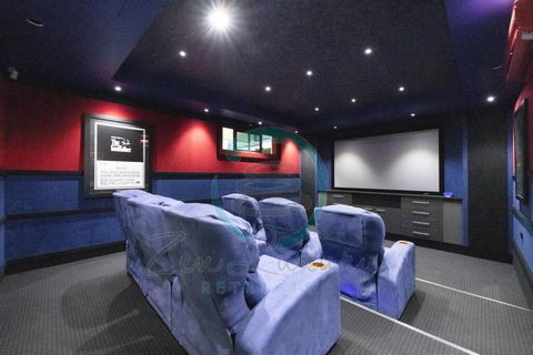 ZenLux: 4BR Bayview Mansion Infinity Pool + Cinema - NT Tourism 0